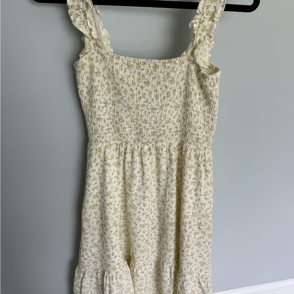 Yellow and Cream Floral Smocked Dress size XS 🌼🌼